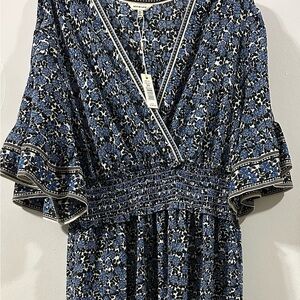 Max Studio Blue Floral Print dress with Black Accents

Dress

A-2